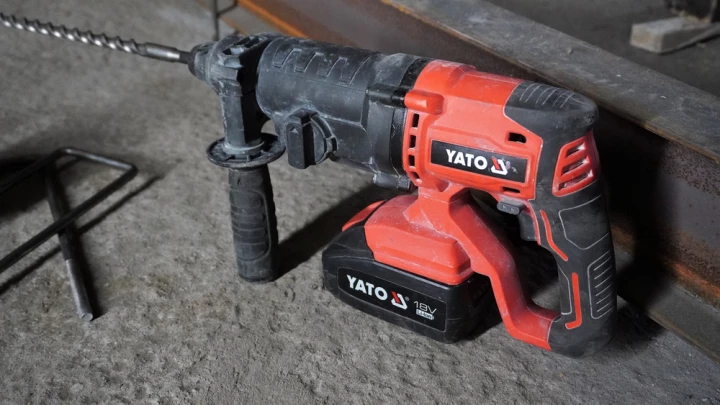 YATO MŁOTOWIERTARKA SDS+ 18V ZALECANA ŚREDNICA WIERCENIA W BETONIE DO 24MM (KORPUS) YT-82772