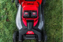 Kosiarka akumulatorowa M18 F2LM53-122 FUEL™ (2X18V) ze wspomaganiem prowadzenia i szerokością koszenia 53 cm 18 V 2x 12 Ah